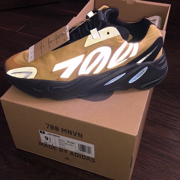 YZY 700 MNVN